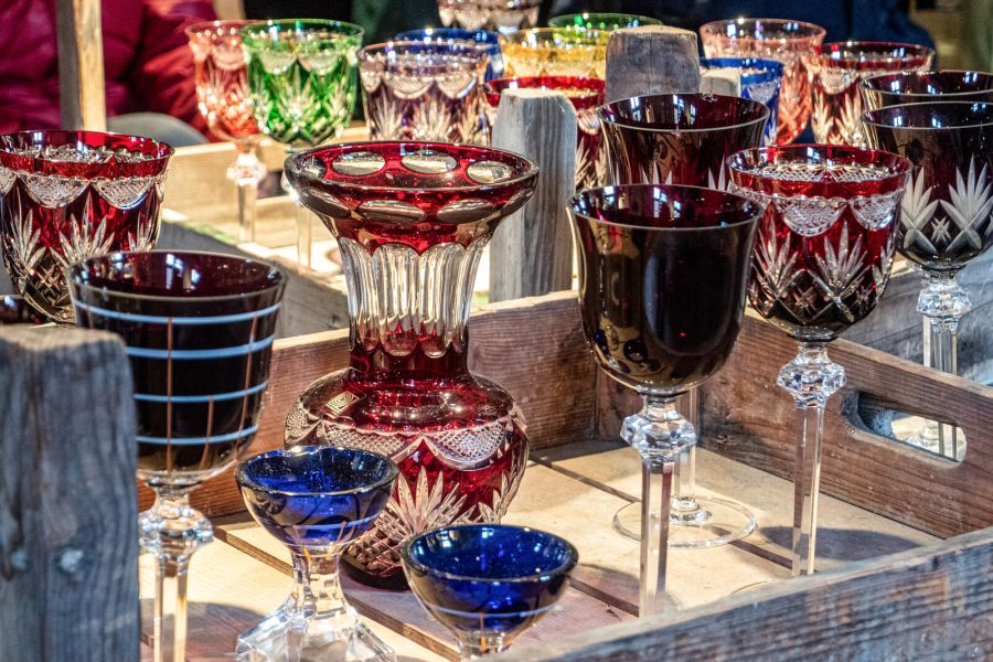 Verzierte Gläser durch Glasschliff