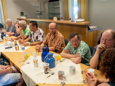 Gesellige Klönrunde bei Kaffee und Kuchen